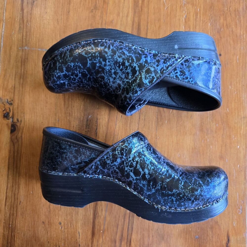 Dansko Leather Clogs Size 39 EU Women's Iridescent Blue Purple Leopard Shoes - Picture 2 of 7